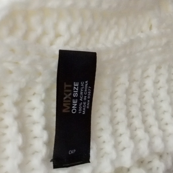 Mixit Winter White Infinity Scarf NWOT - Picture 3 of 4